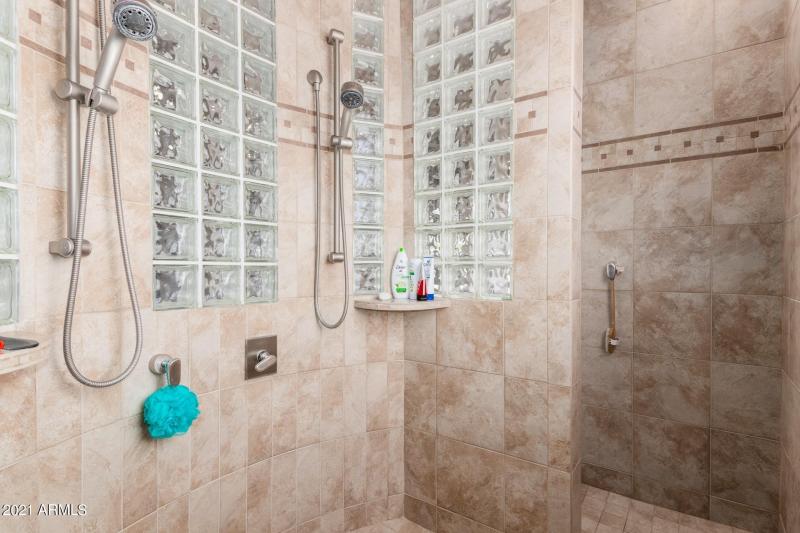WALK-IN SHOWER