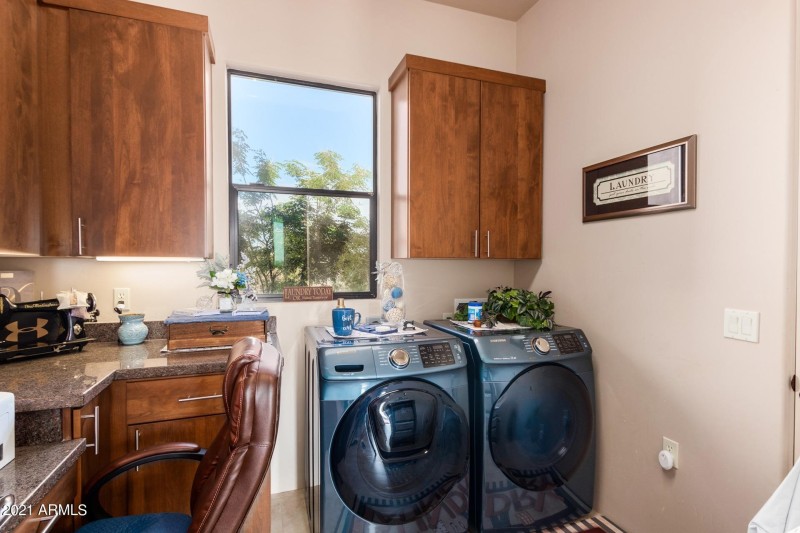 OFFICE, NEXT TO THNE MASTER CLOSET