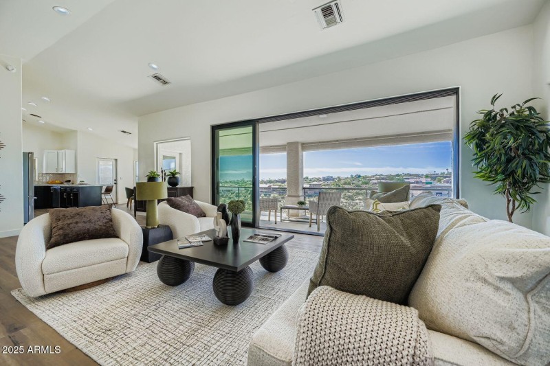 15731 Sycamore Dr - Web Quality - 007 -