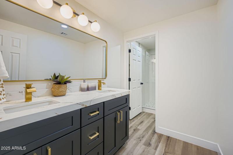 15731 Sycamore Dr - Web Quality - 025 -