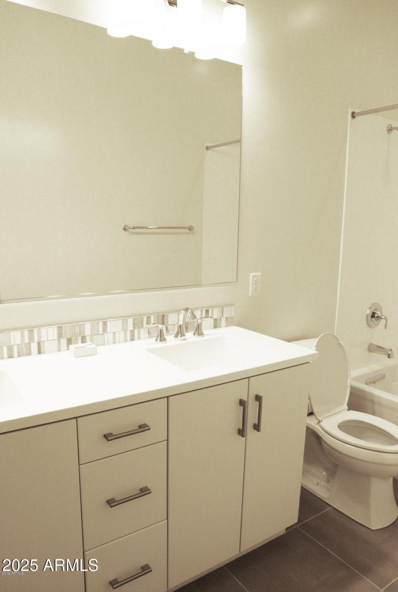 6806 E Lyra Dr M bath