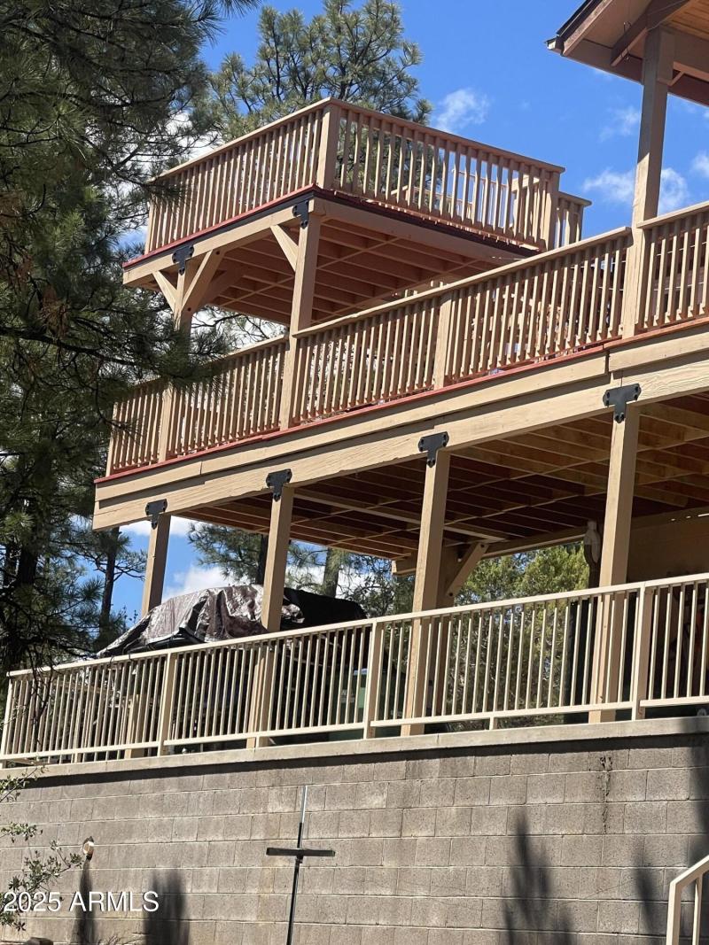 861 E Pine Oaks Dr Crows Nest and Deck