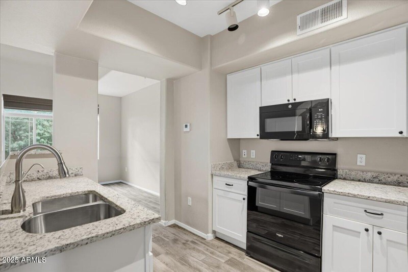 16-Kitchen