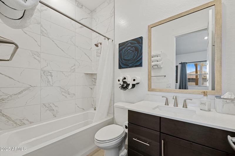 En-suite Bath Guest Bedroom