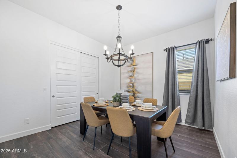 Dining Room/4th Bedroom