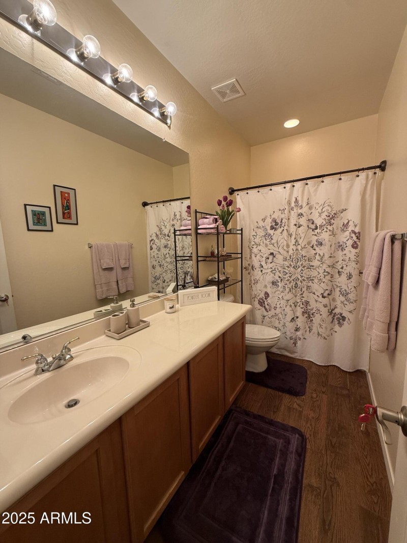 Upstairs 2nd Bathroom