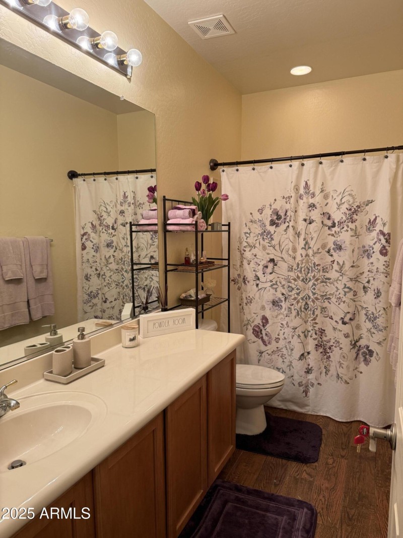 Upstairs 2nd Bathroom