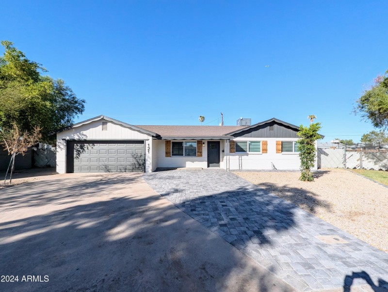121 N FLINT CIR