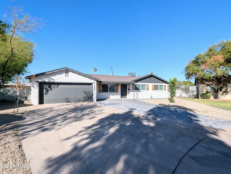 121 N FLINT CIR