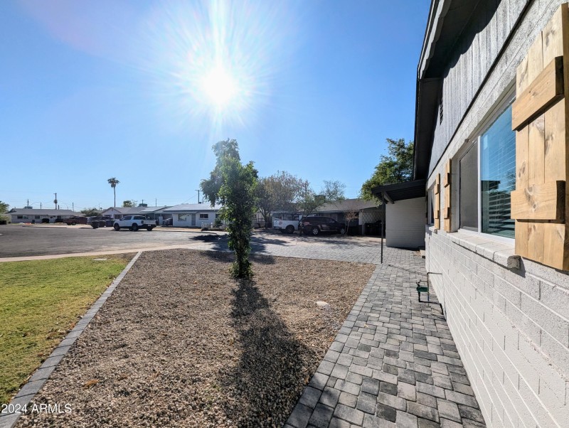 121 N FLINT CIR