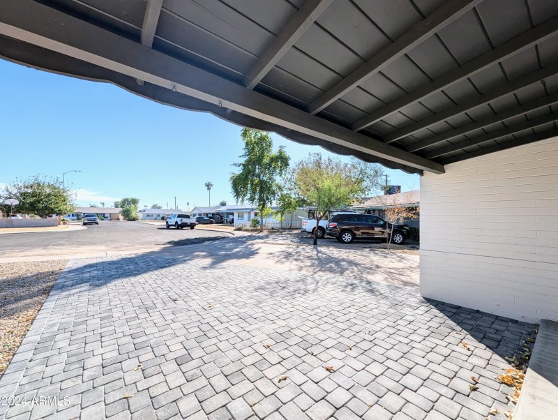121 N FLINT CIR
