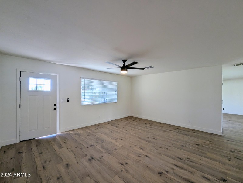 121 N FLINT CIR