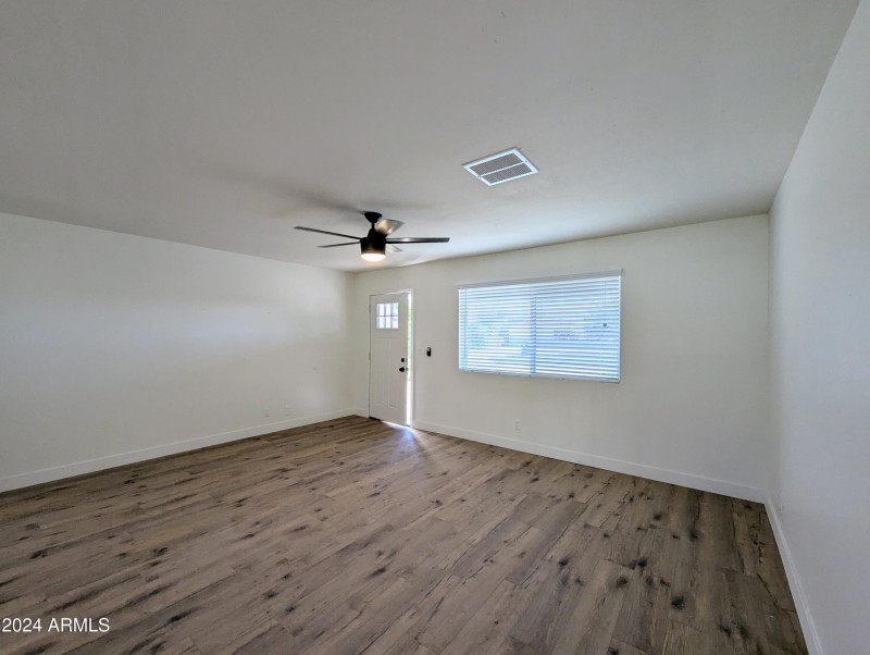 121 N FLINT CIR