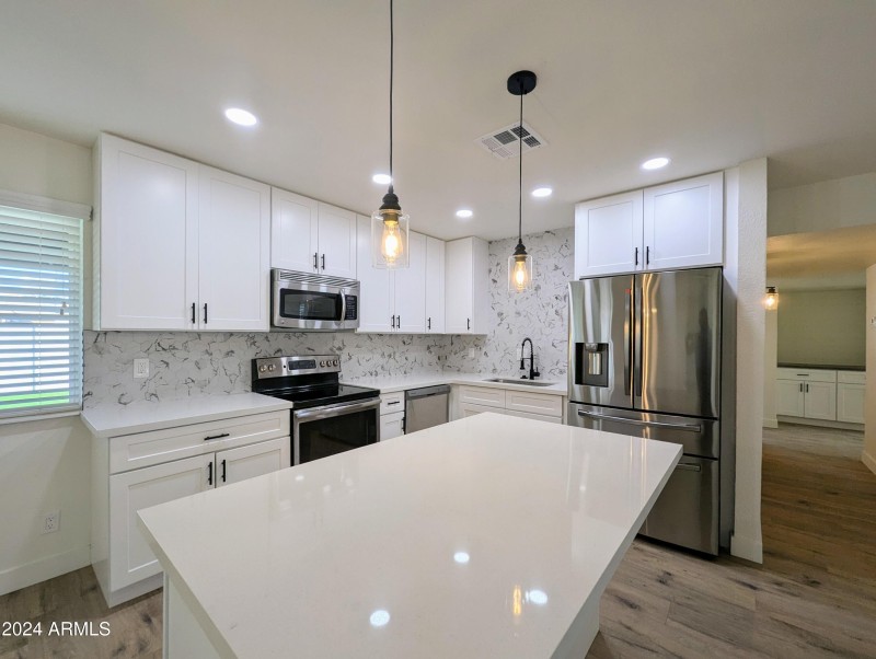 121 N FLINT CIR