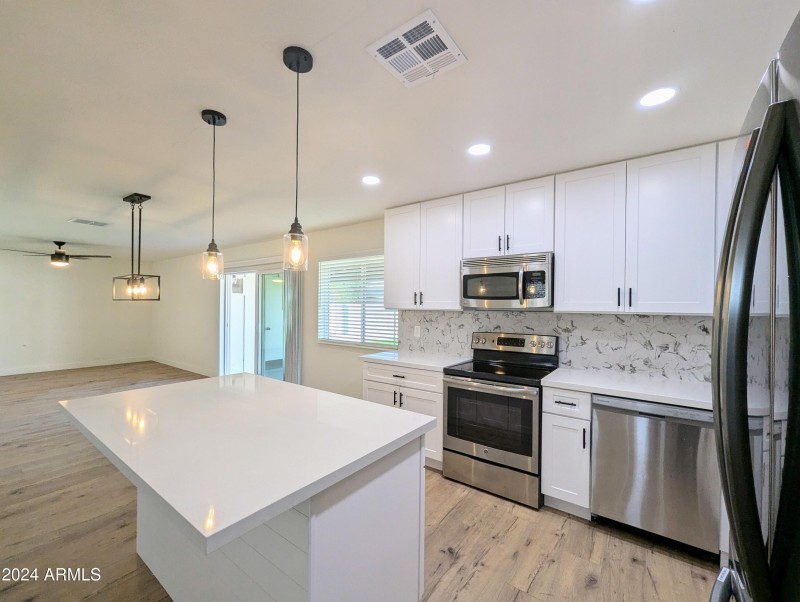 121 N FLINT CIR