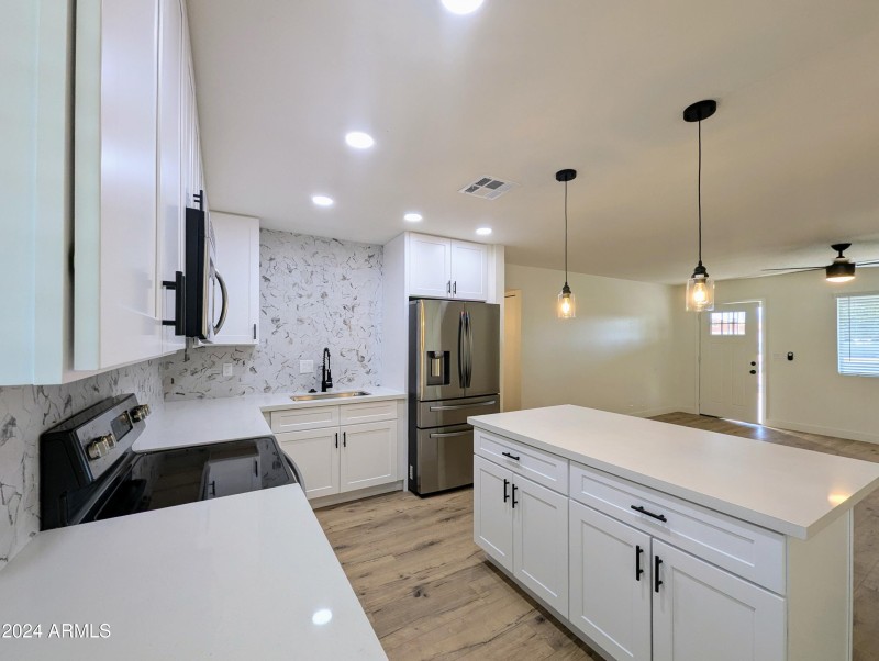 121 N FLINT CIR