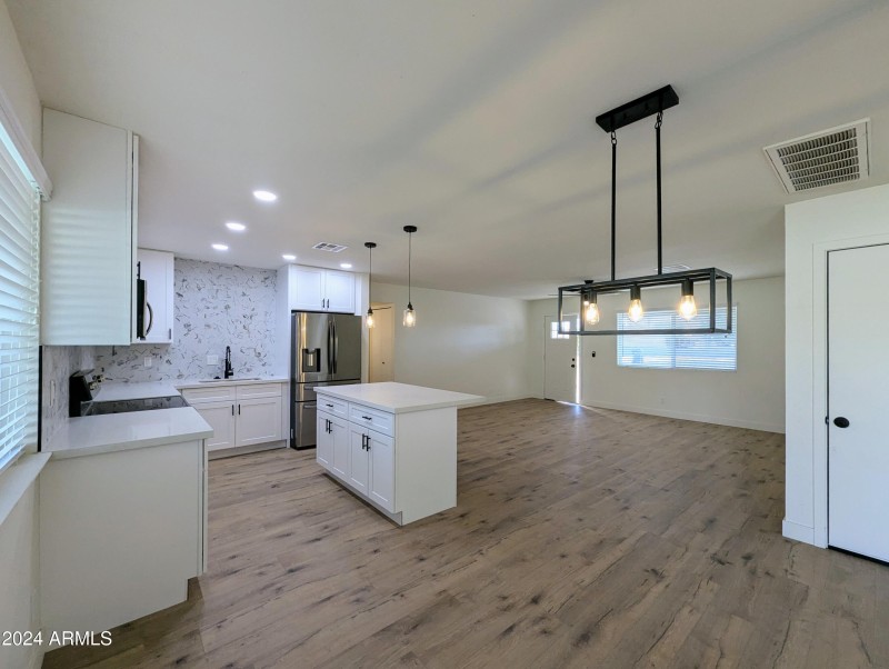 121 N FLINT CIR