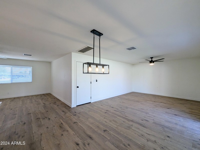 121 N FLINT CIR