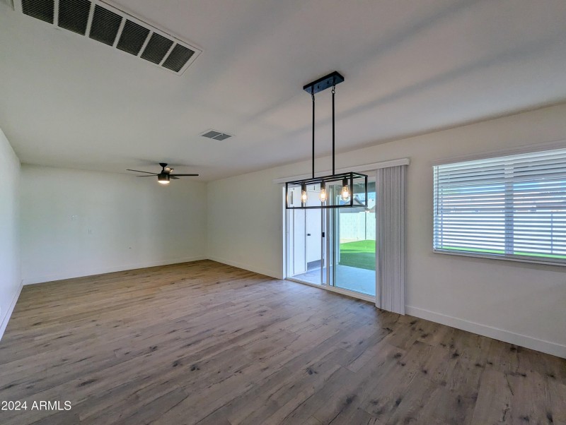 121 N FLINT CIR