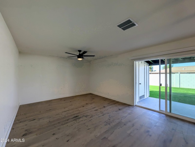 121 N FLINT CIR