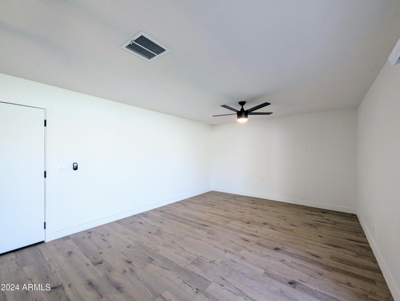 121 N FLINT CIR