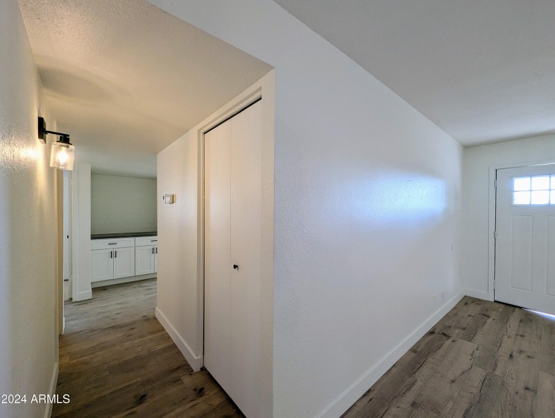 121 N FLINT CIR