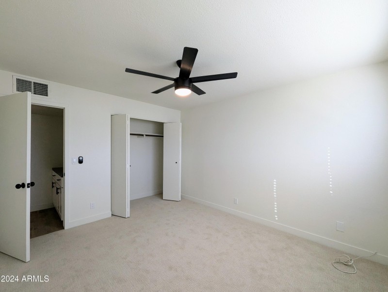 121 N FLINT CIR