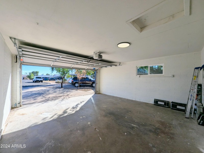 121 N FLINT CIR