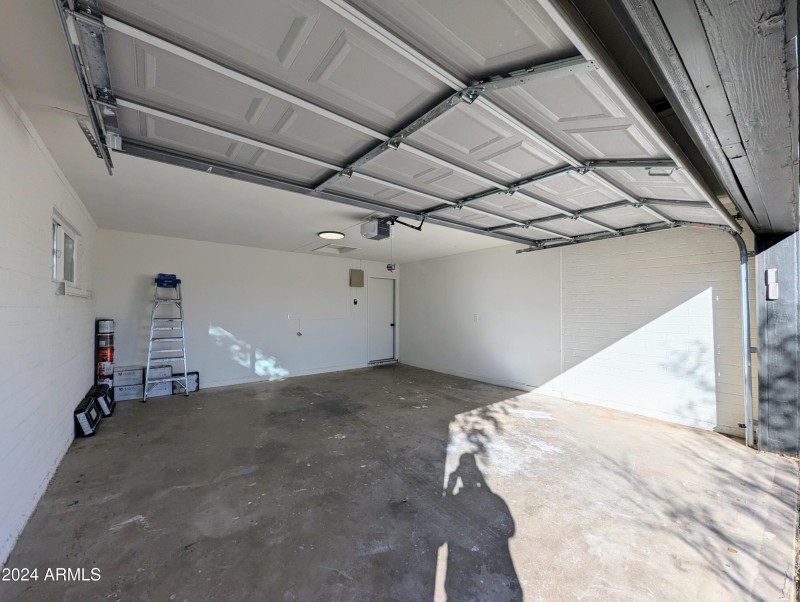 121 N FLINT CIR