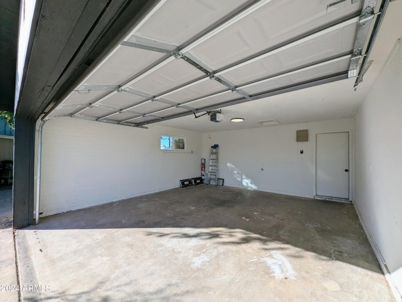 121 N FLINT CIR