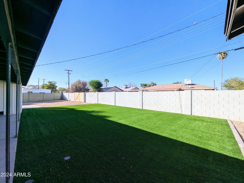 121 N FLINT CIR