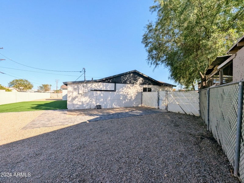 121 N FLINT CIR