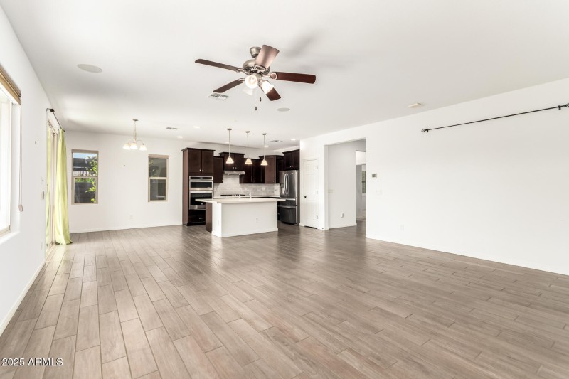 17987 W Redwood_Grt Rm Kitchen