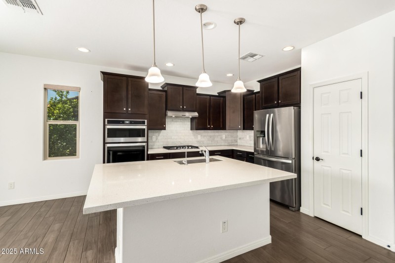 17987 W Redwood_Kitchen