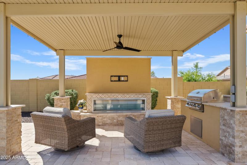 Fireplace, BBQ and Pergola