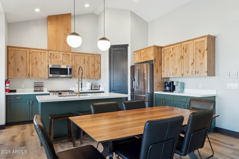 10-web-or-mls-2762-w-highland-meadows-dr