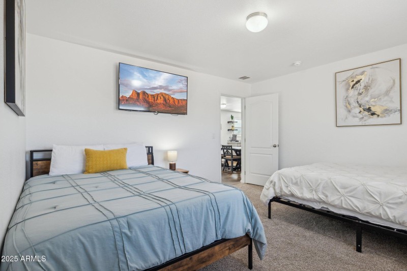 16-web-or-mls-2314-e-clear-point-way