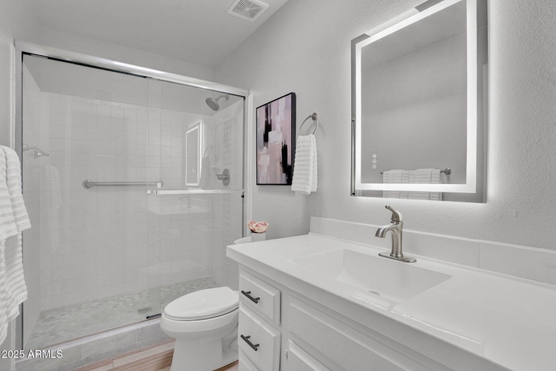 1-web-or-mls-9426 E Minnesota Ave -25