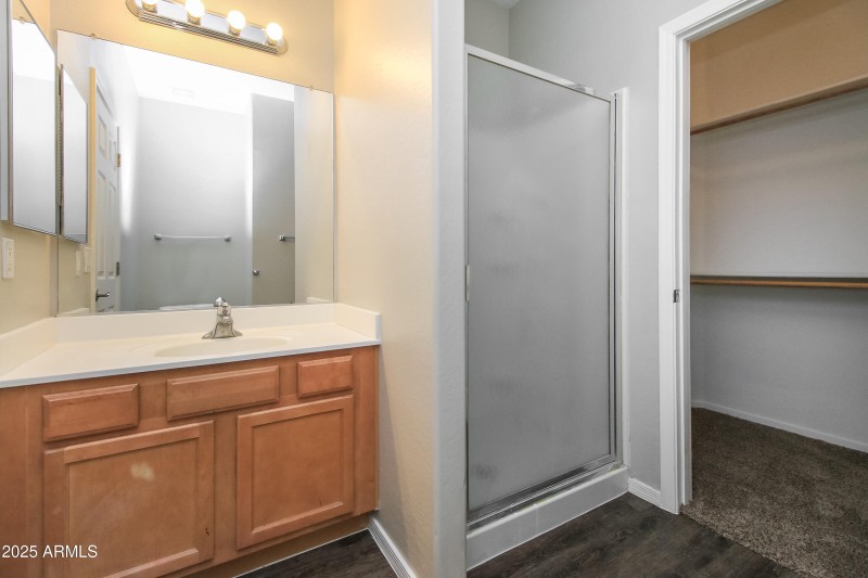 1017535.2232 E GREENLEE AVE - Main Bathr
