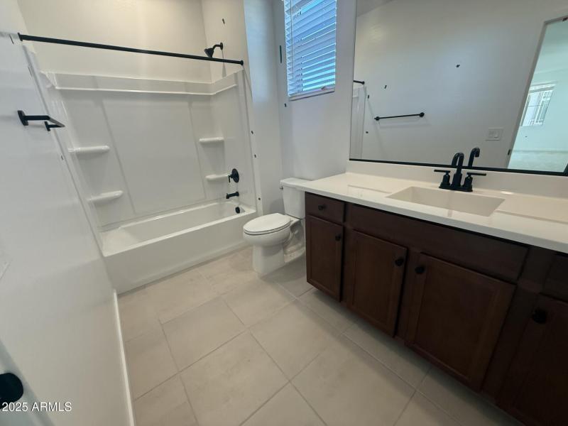 Lot 167 Upstairs Bath