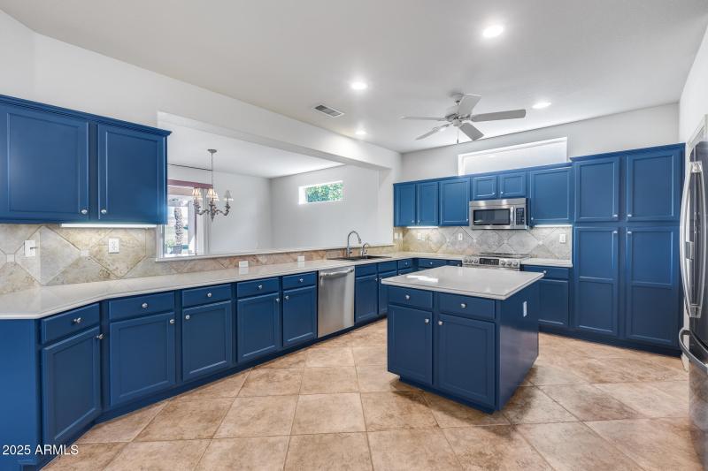 Kitchen Full of Friends Kitchen