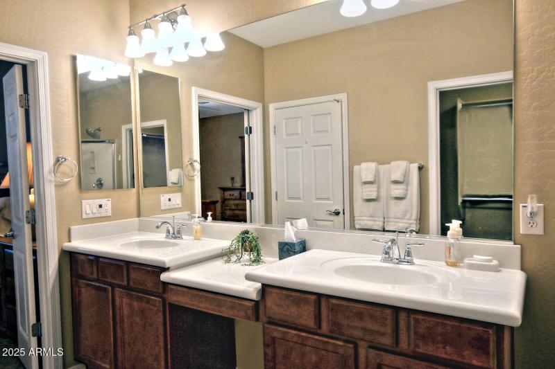 7382 W Silver Spring Way-large-030-005-D