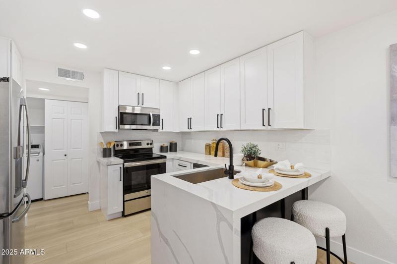 11011 N 92nd St UNIT 1106 - 11