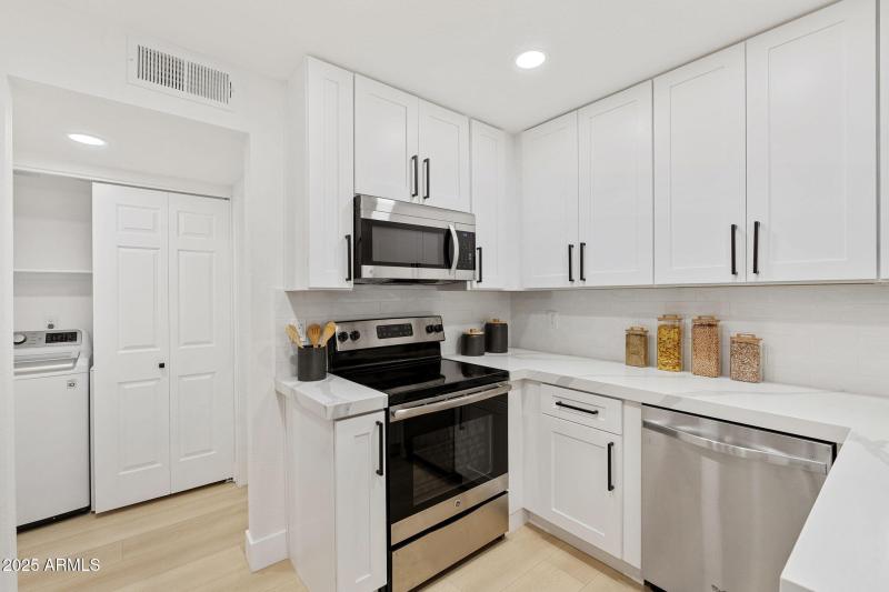 11011 N 92nd St UNIT 1106 - 13