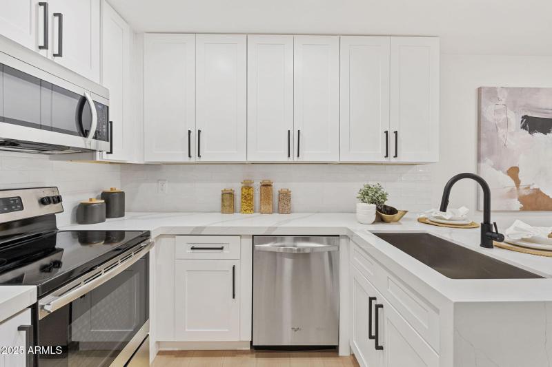 11011 N 92nd St UNIT 1106 - 14