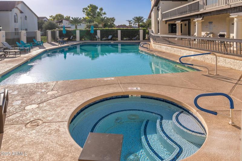 La Contessa Condominiums - 02