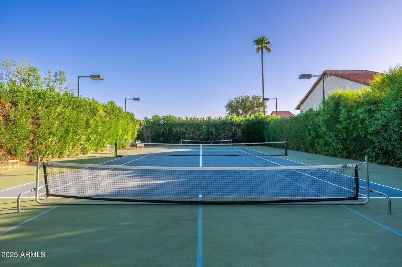 La Contessa Condominiums - 06