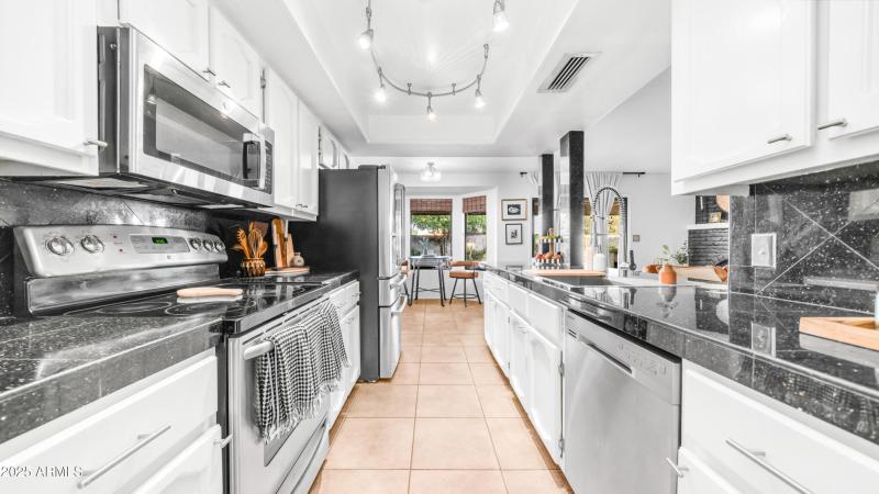 15831 N 47th Pl (16)