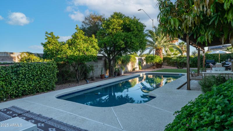 15831 N 47th Pl Exterior Photos-32