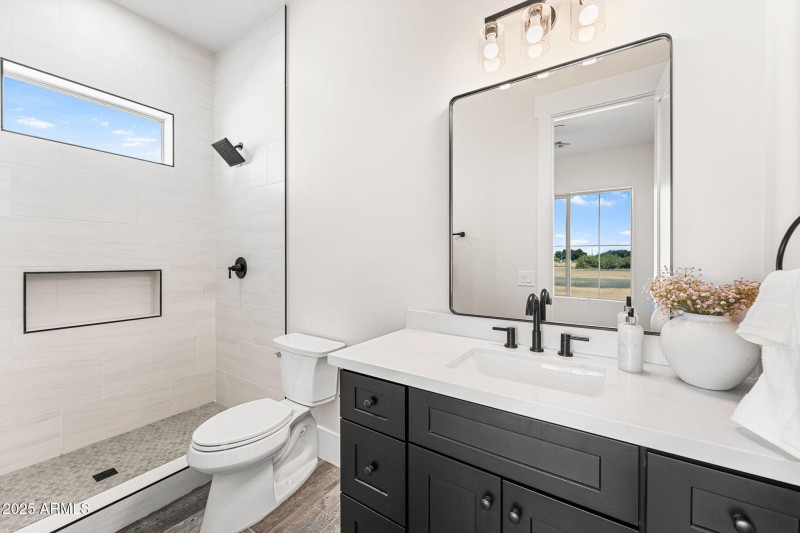 En-Suite Bath for Bedroom 3